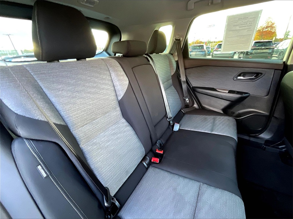 2023 Nissan Rogue SV - Photo 15