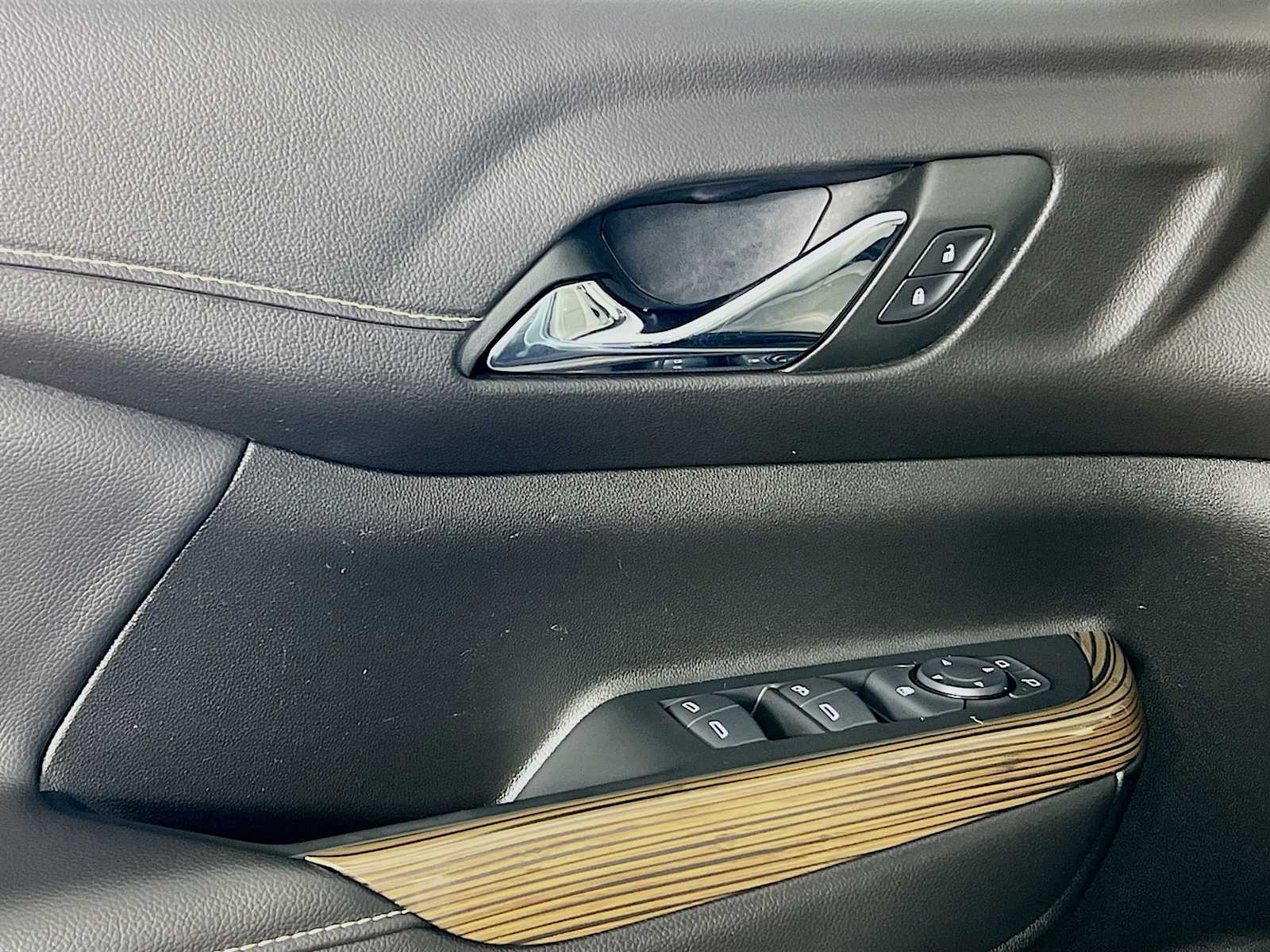2023 GMC Acadia SLE - Photo 17