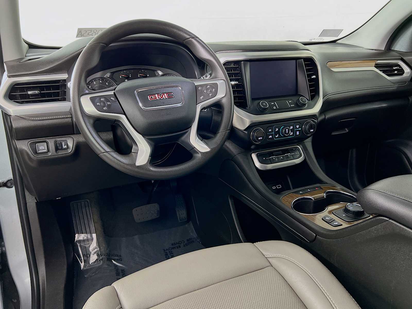 2023 GMC Acadia SLE - Photo 9