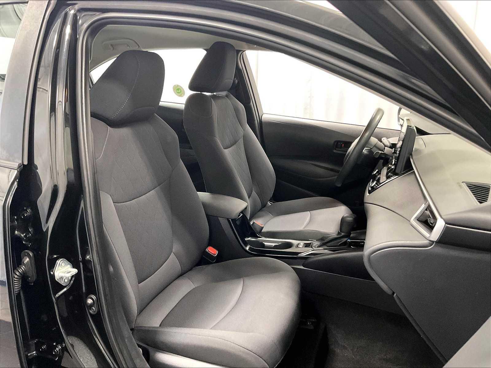 2022 Toyota Corolla LE - Photo 11
