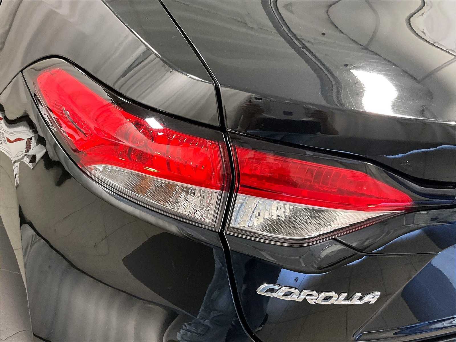 2022 Toyota Corolla LE - Photo 32