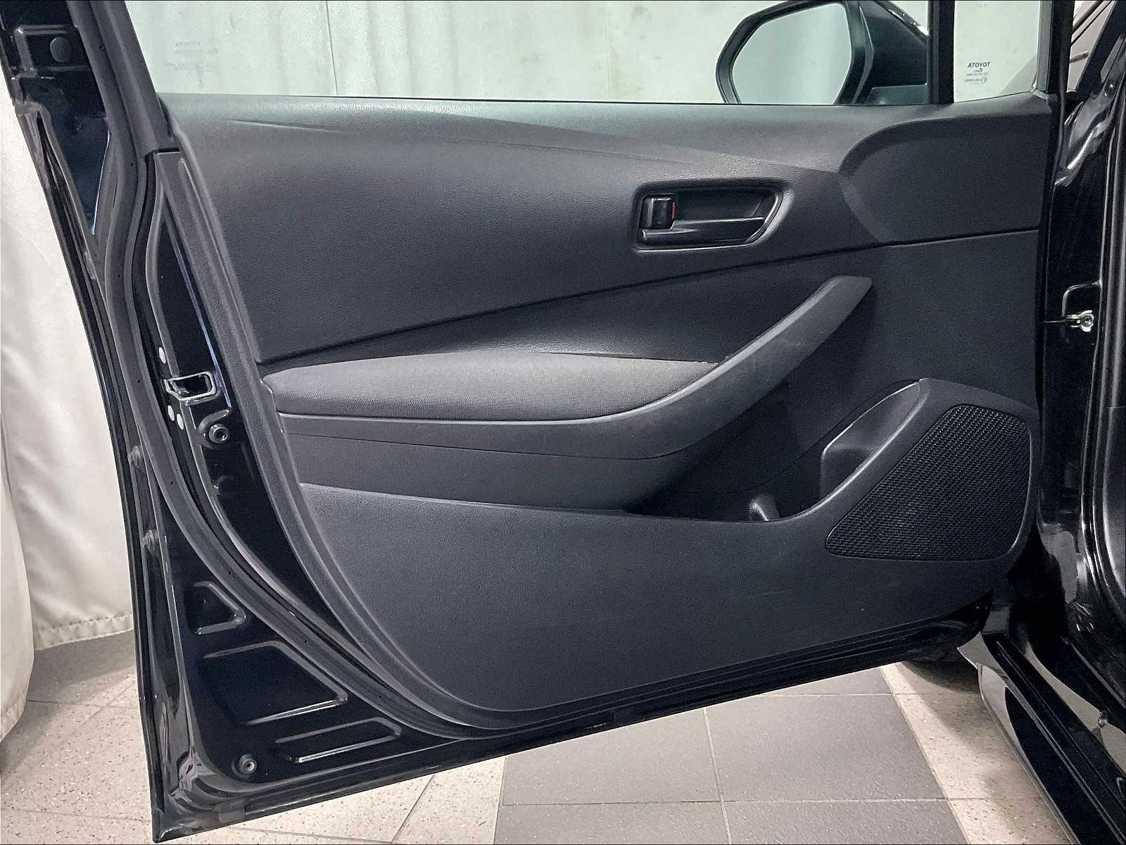 2022 Toyota Corolla LE - Photo 9