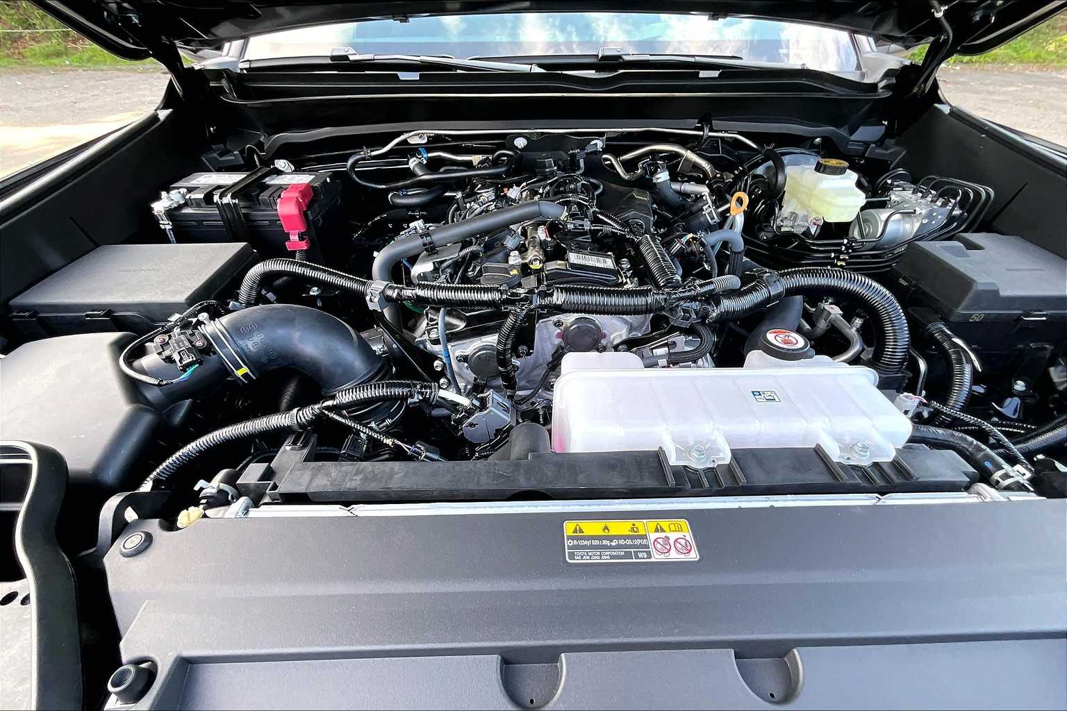 2025 Toyota Tacoma SR5 - Photo 16