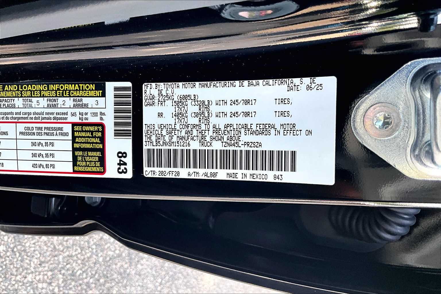 2025 Toyota Tacoma SR5 - Photo 17