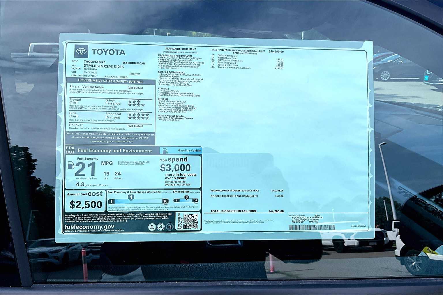 2025 Toyota Tacoma SR5 - Photo 18