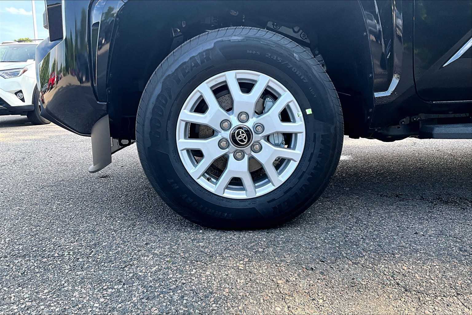 2025 Toyota Tacoma SR5 - Photo 8