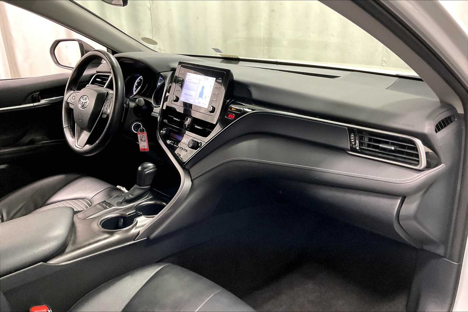 2023 Toyota Camry SE - Photo 14