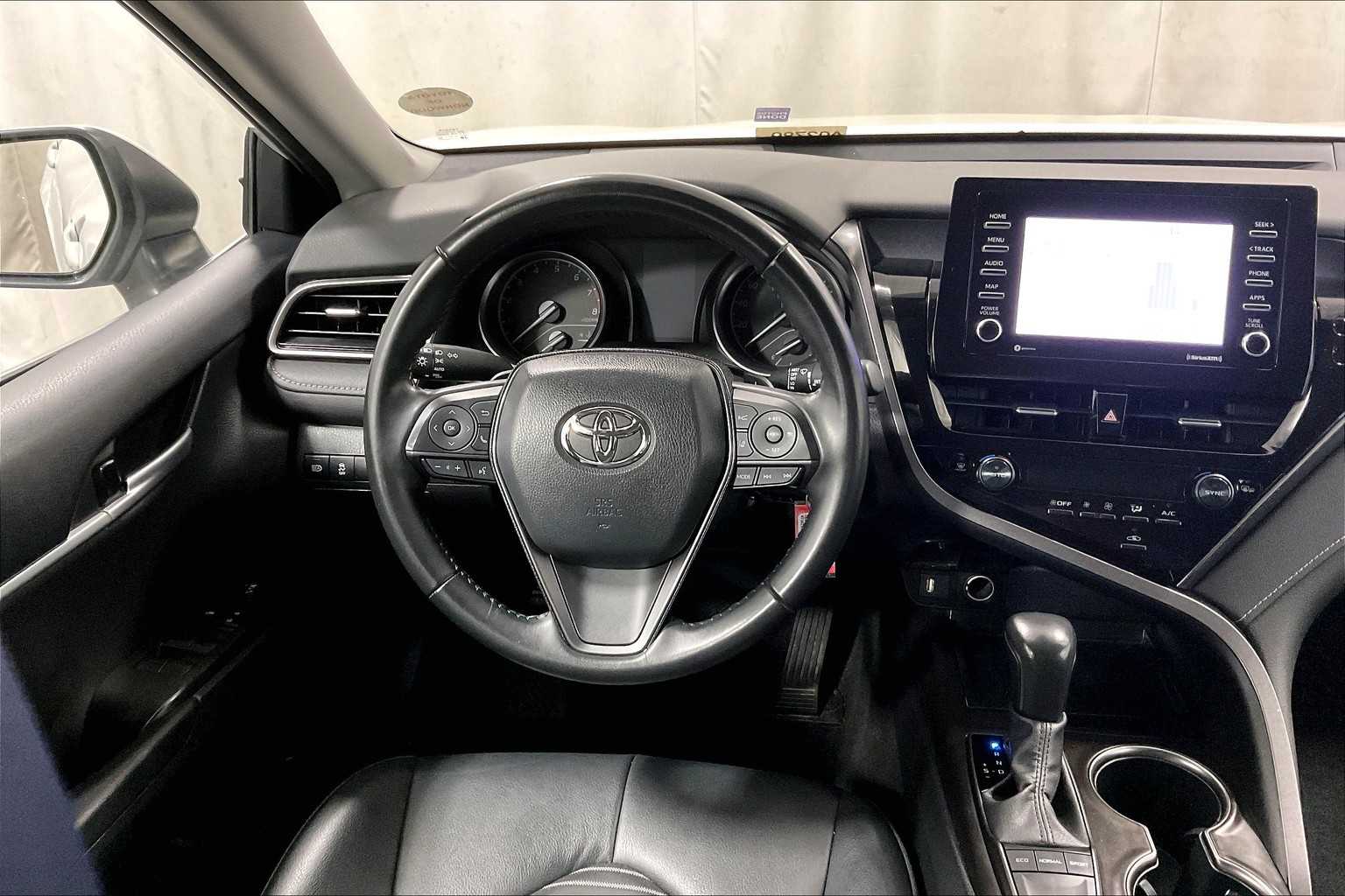 2023 Toyota Camry SE - Photo 17