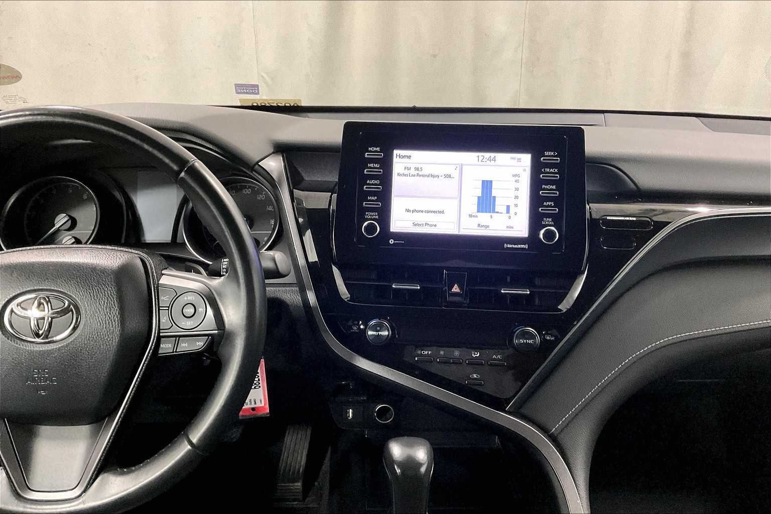 2023 Toyota Camry SE - Photo 18