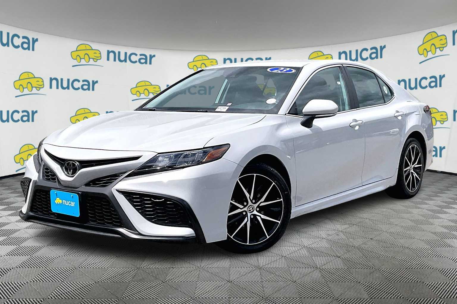 2023 Toyota Camry SE - Photo 3