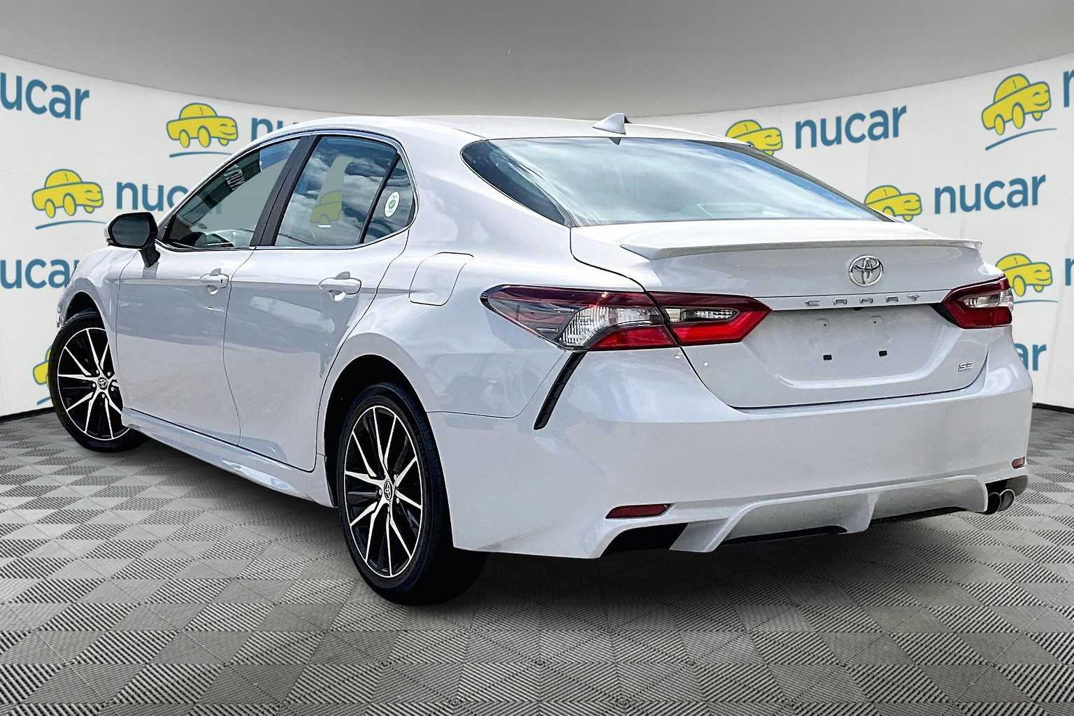 2023 Toyota Camry SE - Photo 4