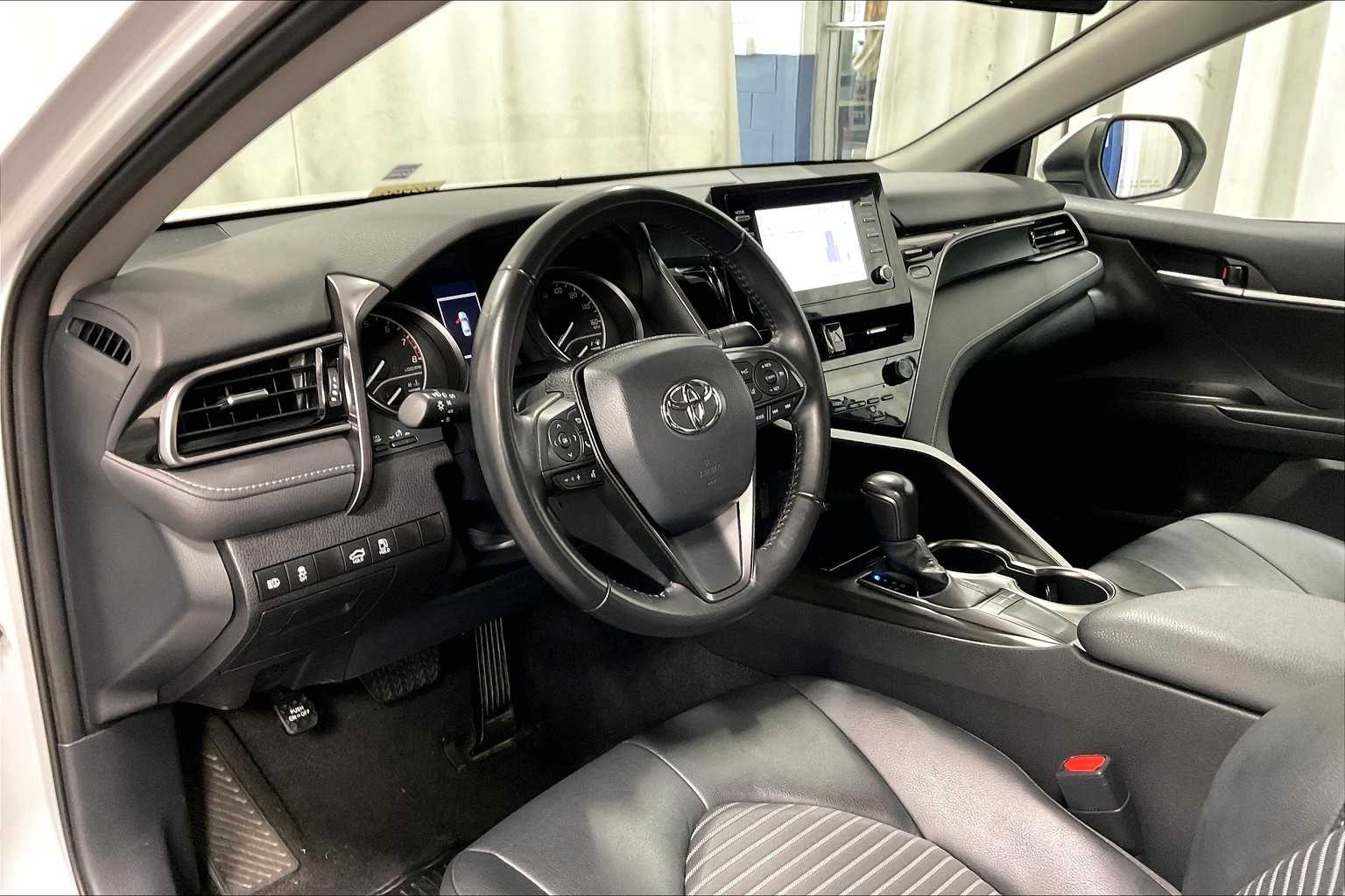 2023 Toyota Camry SE - Photo 8