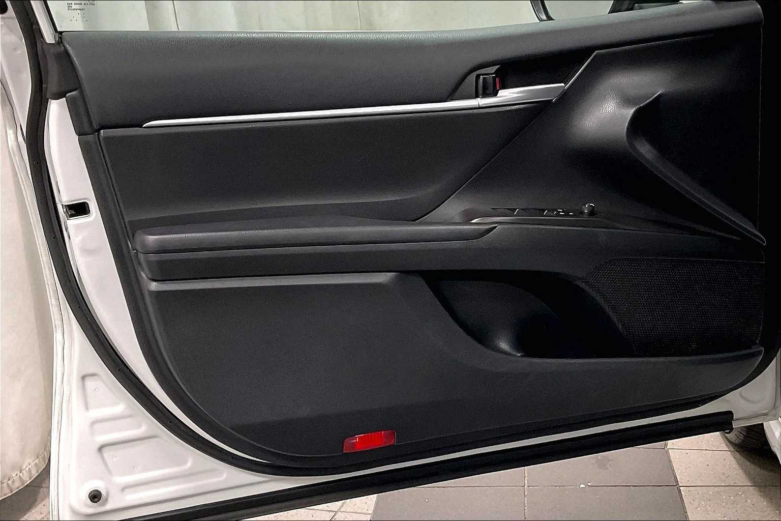 2023 Toyota Camry SE - Photo 9