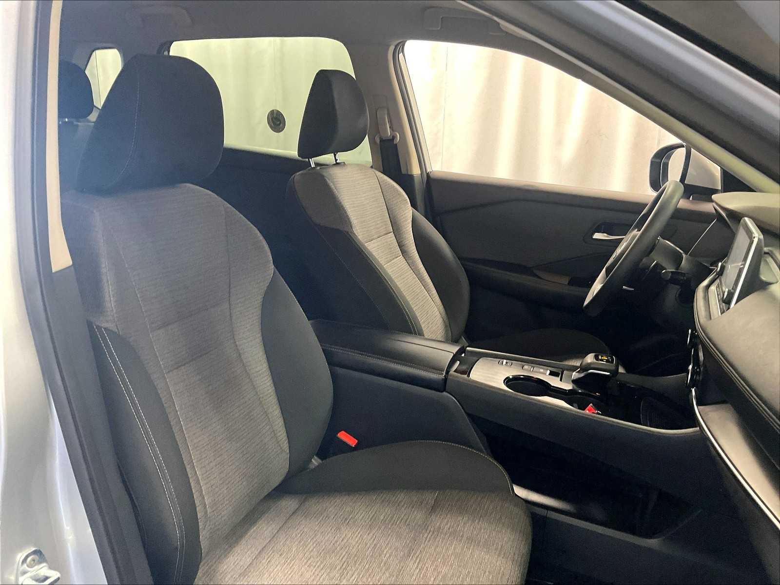 2023 Nissan Rogue SV - Photo 11