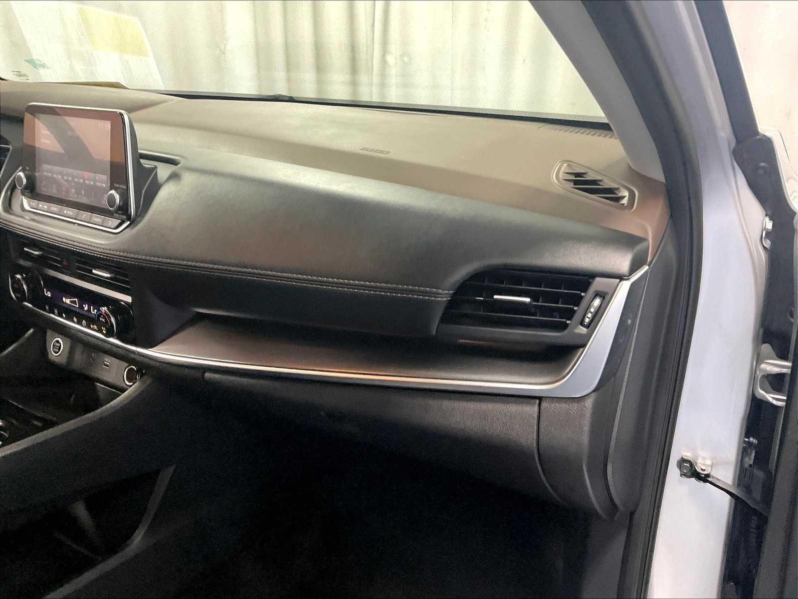 2023 Nissan Rogue SV - Photo 13
