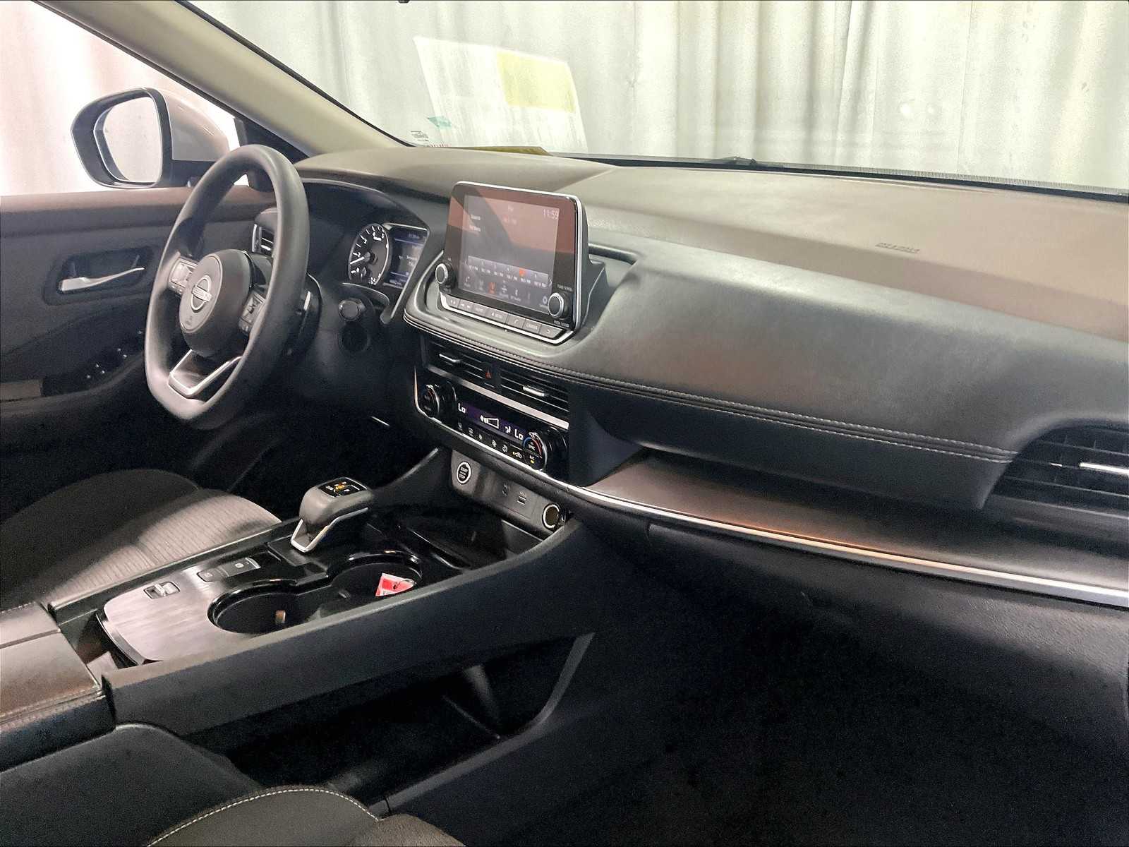 2023 Nissan Rogue SV - Photo 14