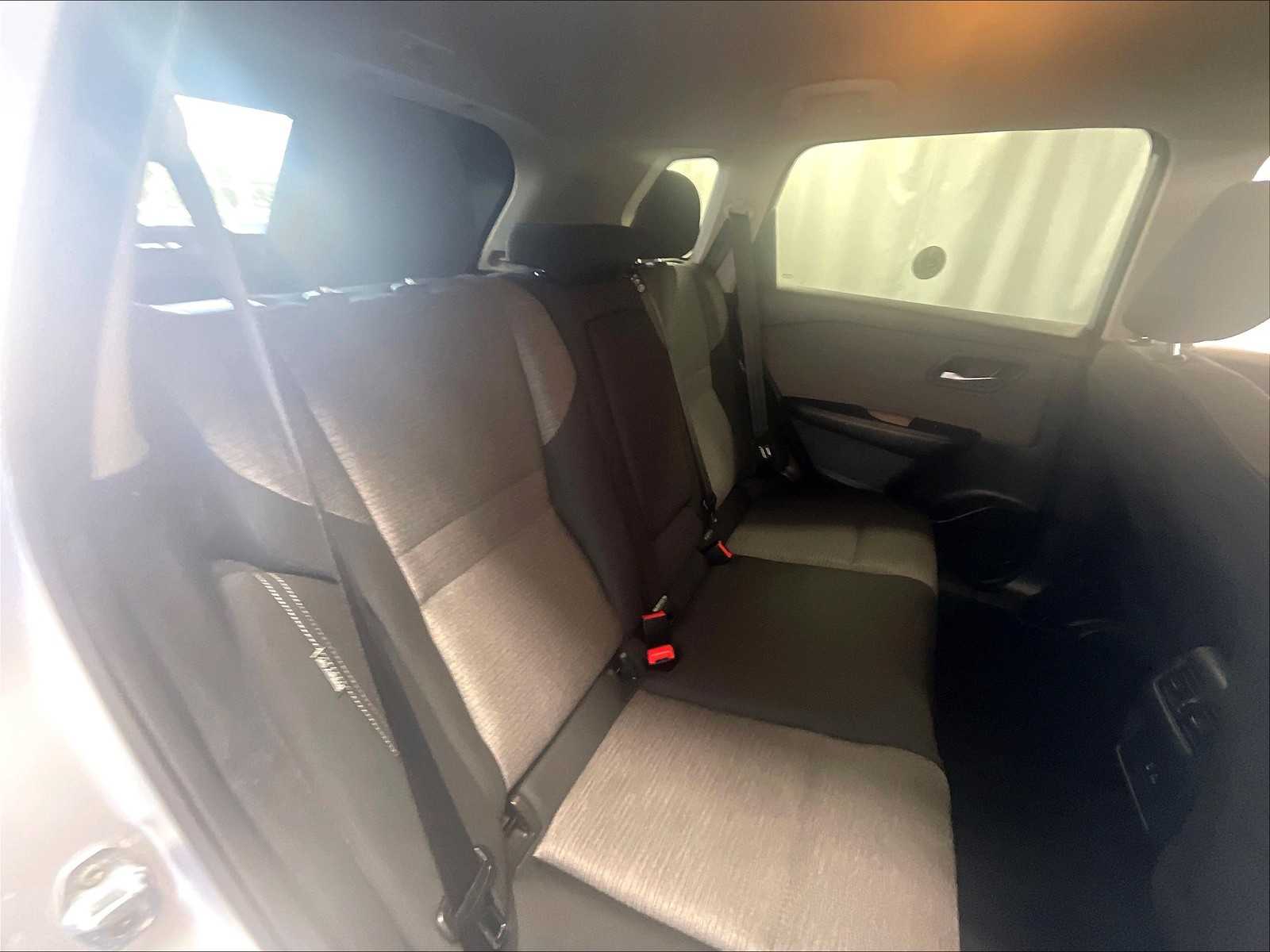 2023 Nissan Rogue SV - Photo 16
