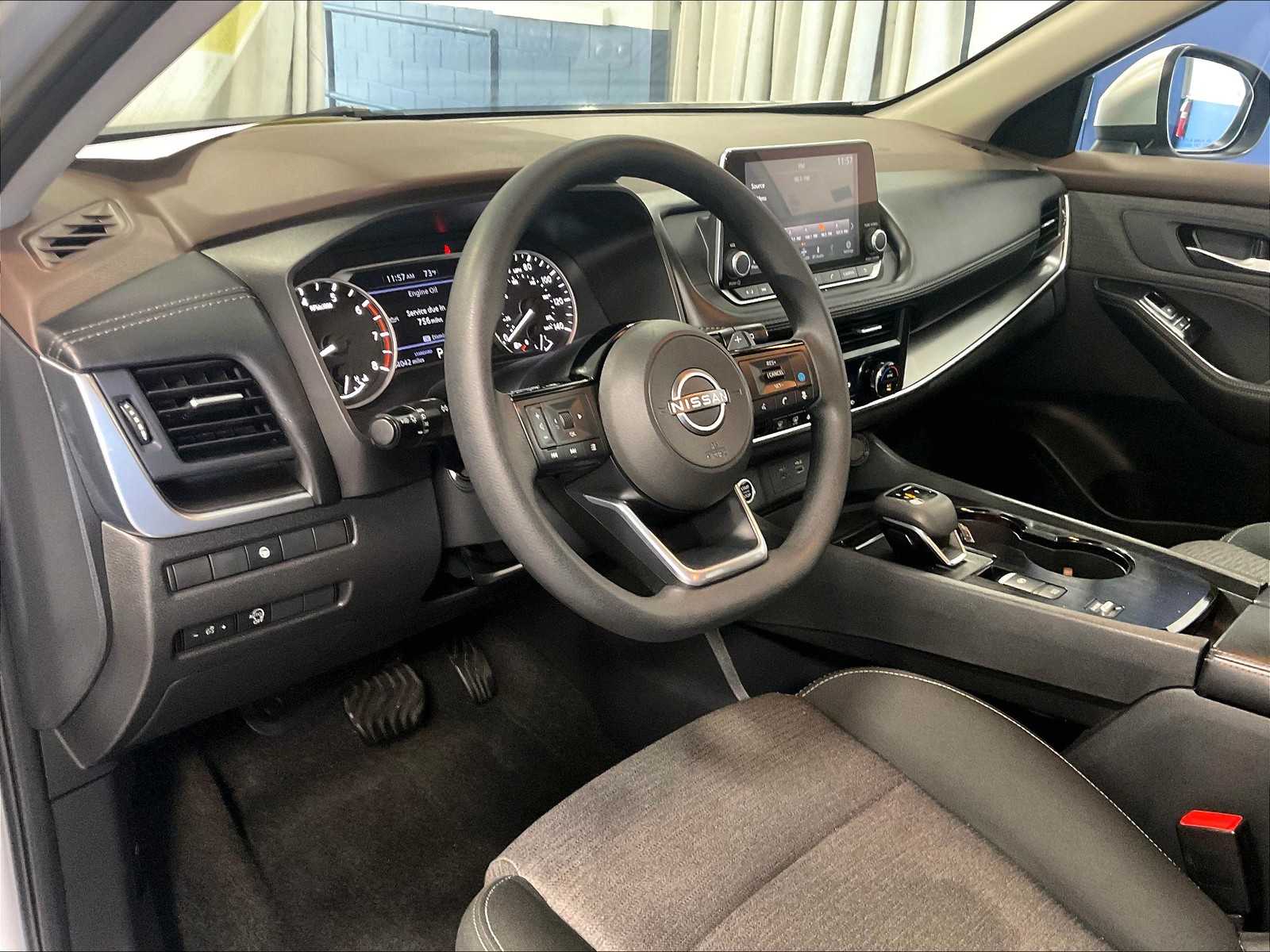 2023 Nissan Rogue SV - Photo 8