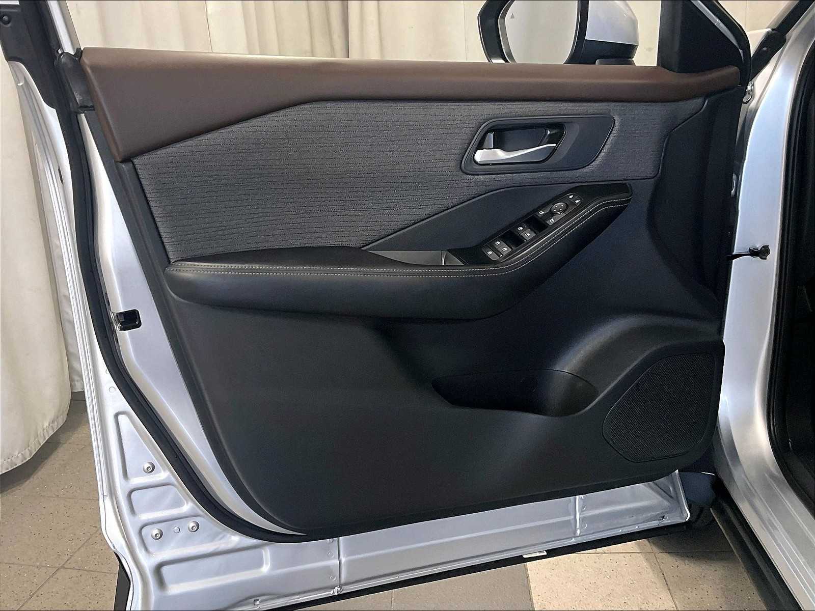 2023 Nissan Rogue SV - Photo 9