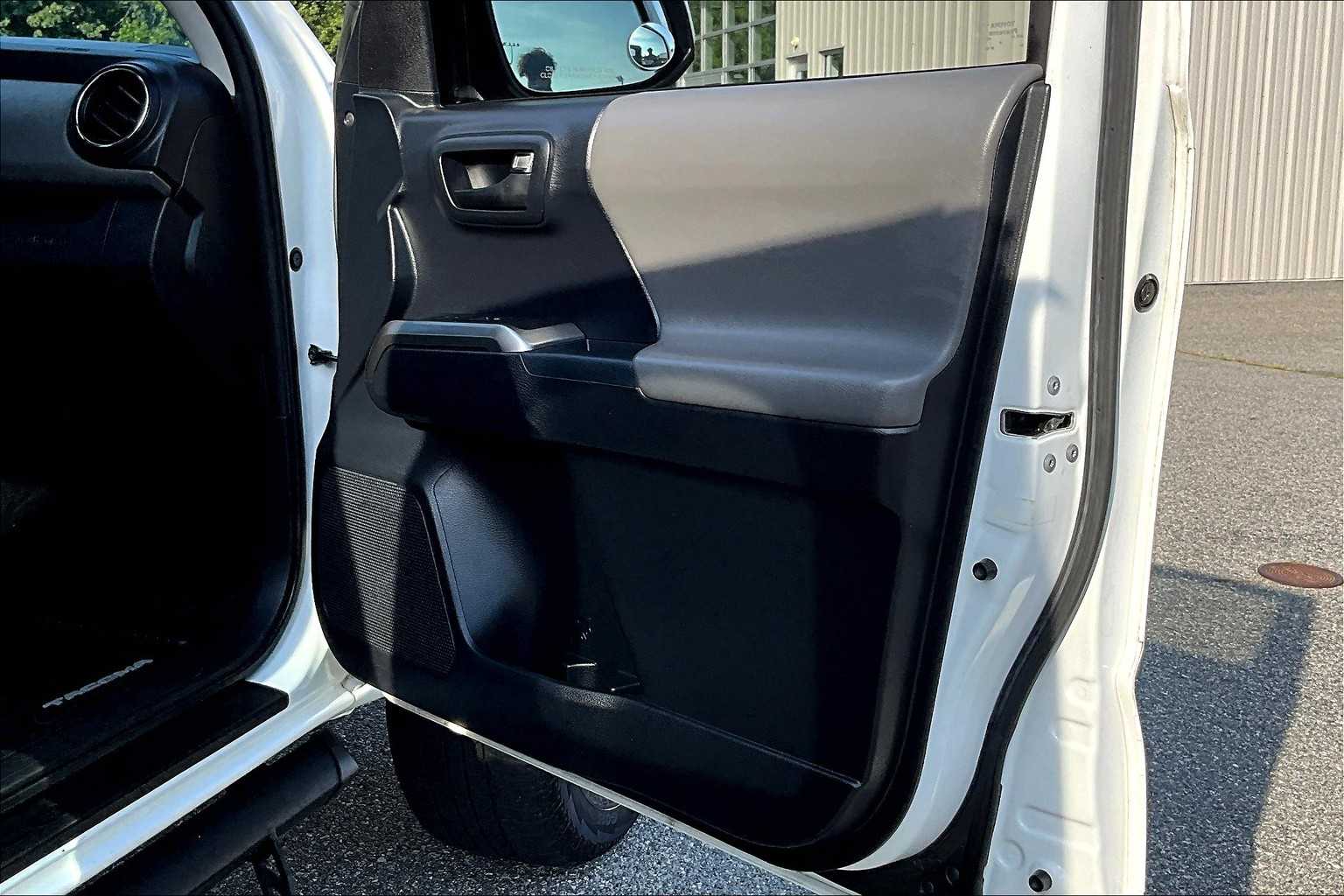 2018 Toyota Tacoma SR5 - Photo 12