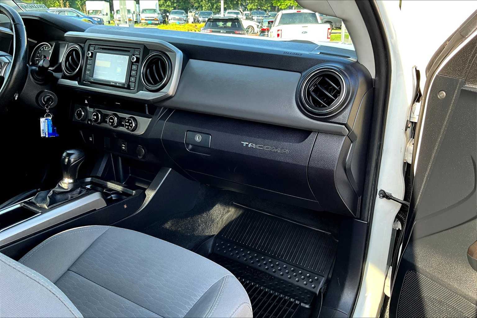 2018 Toyota Tacoma SR5 - Photo 13