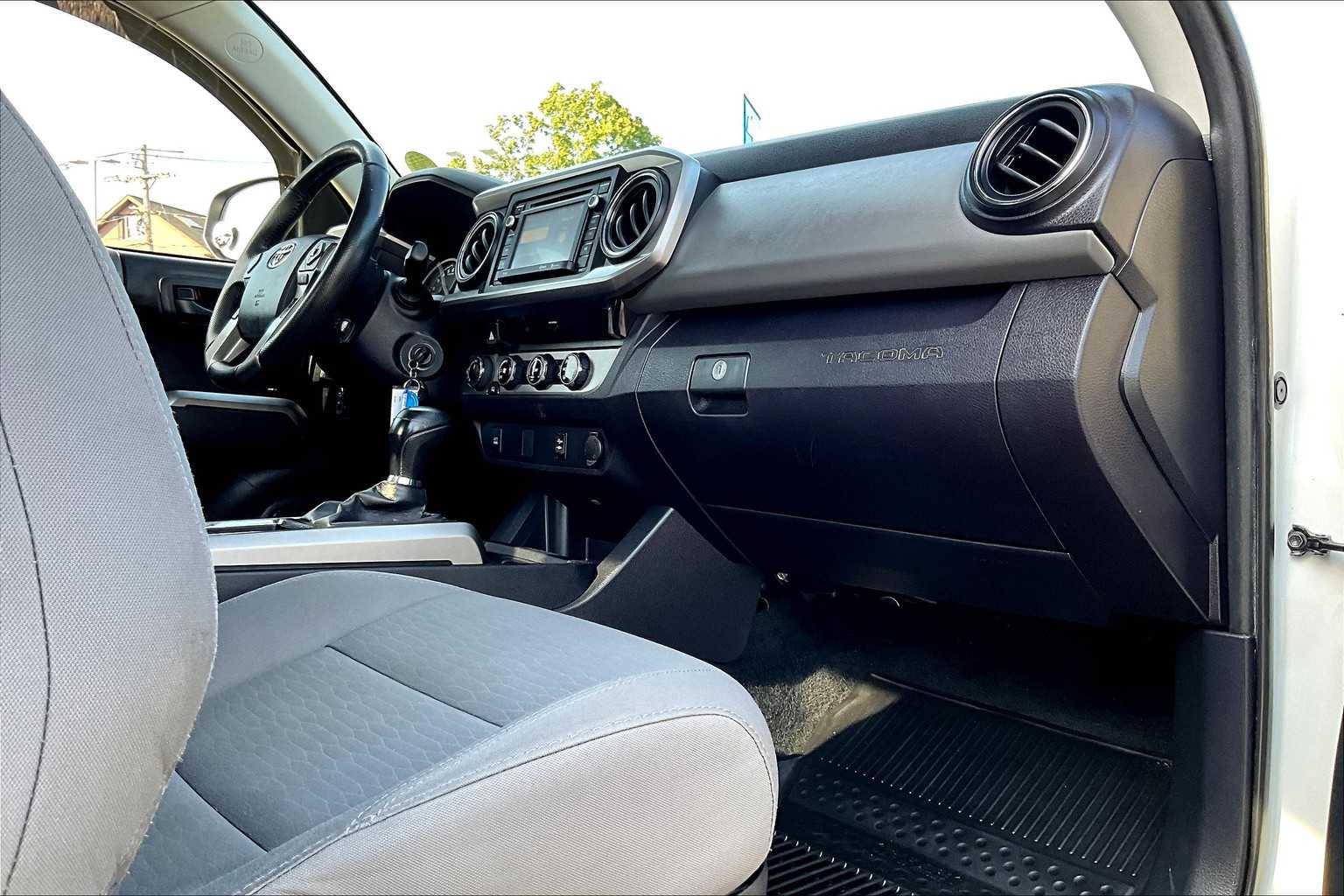2018 Toyota Tacoma SR5 - Photo 14