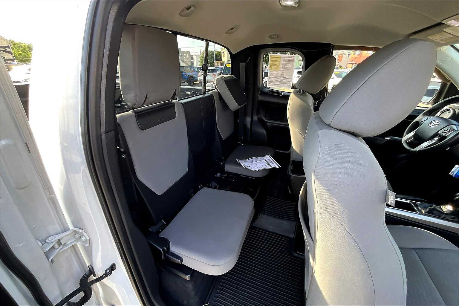 2018 Toyota Tacoma SR5 - Photo 16