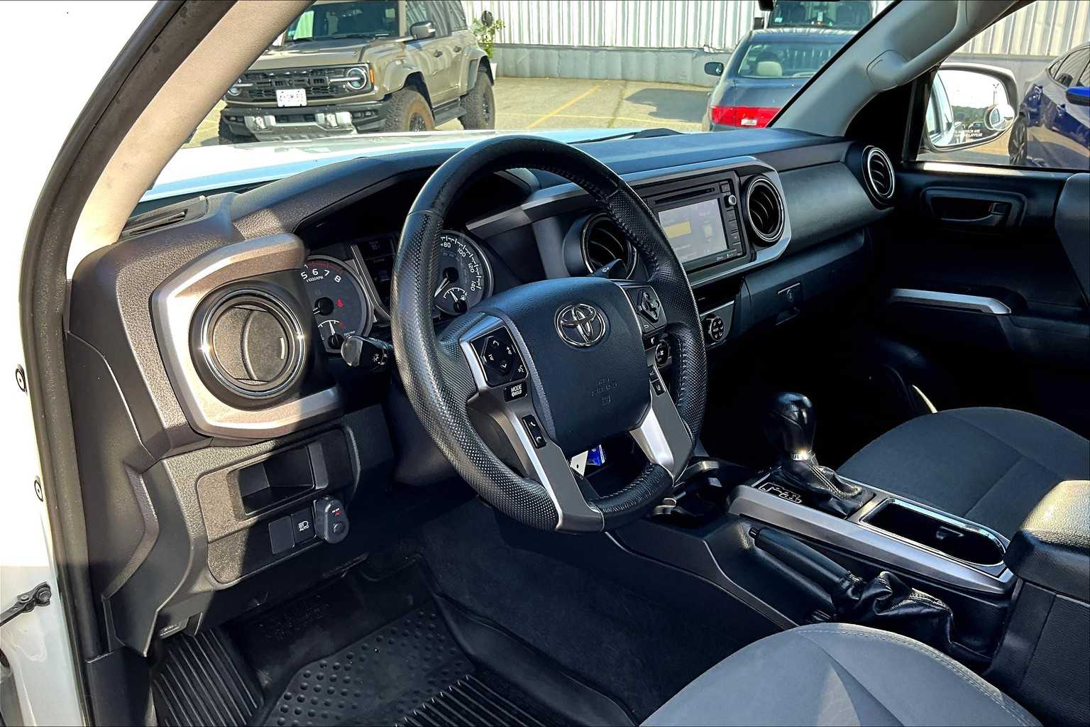 2018 Toyota Tacoma SR5 - Photo 8