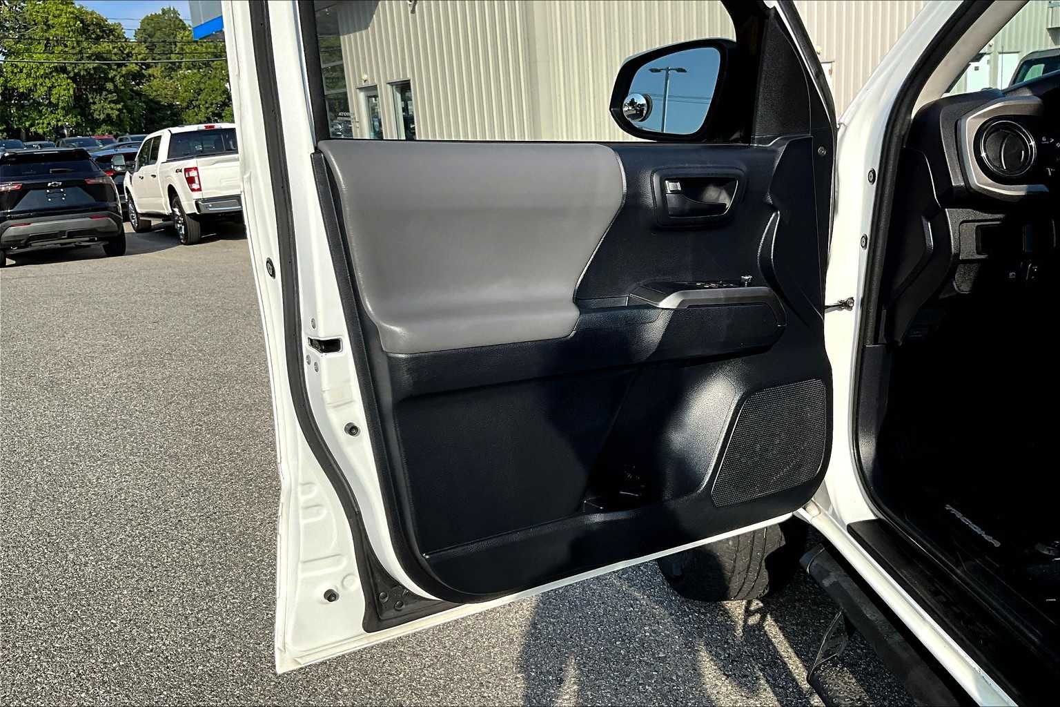 2018 Toyota Tacoma SR5 - Photo 9