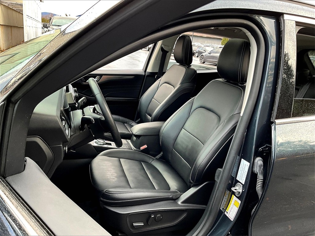 2022 Ford Escape Titanium - Photo 10