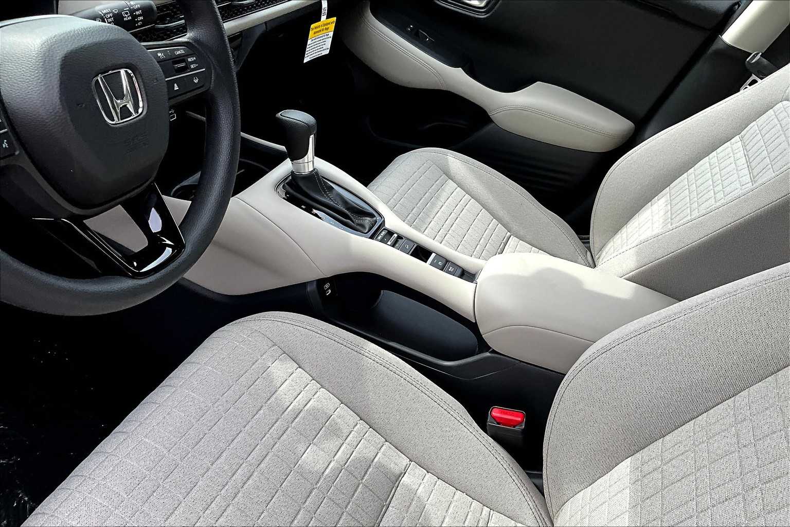 2025 Honda HR-V LX - Photo 14