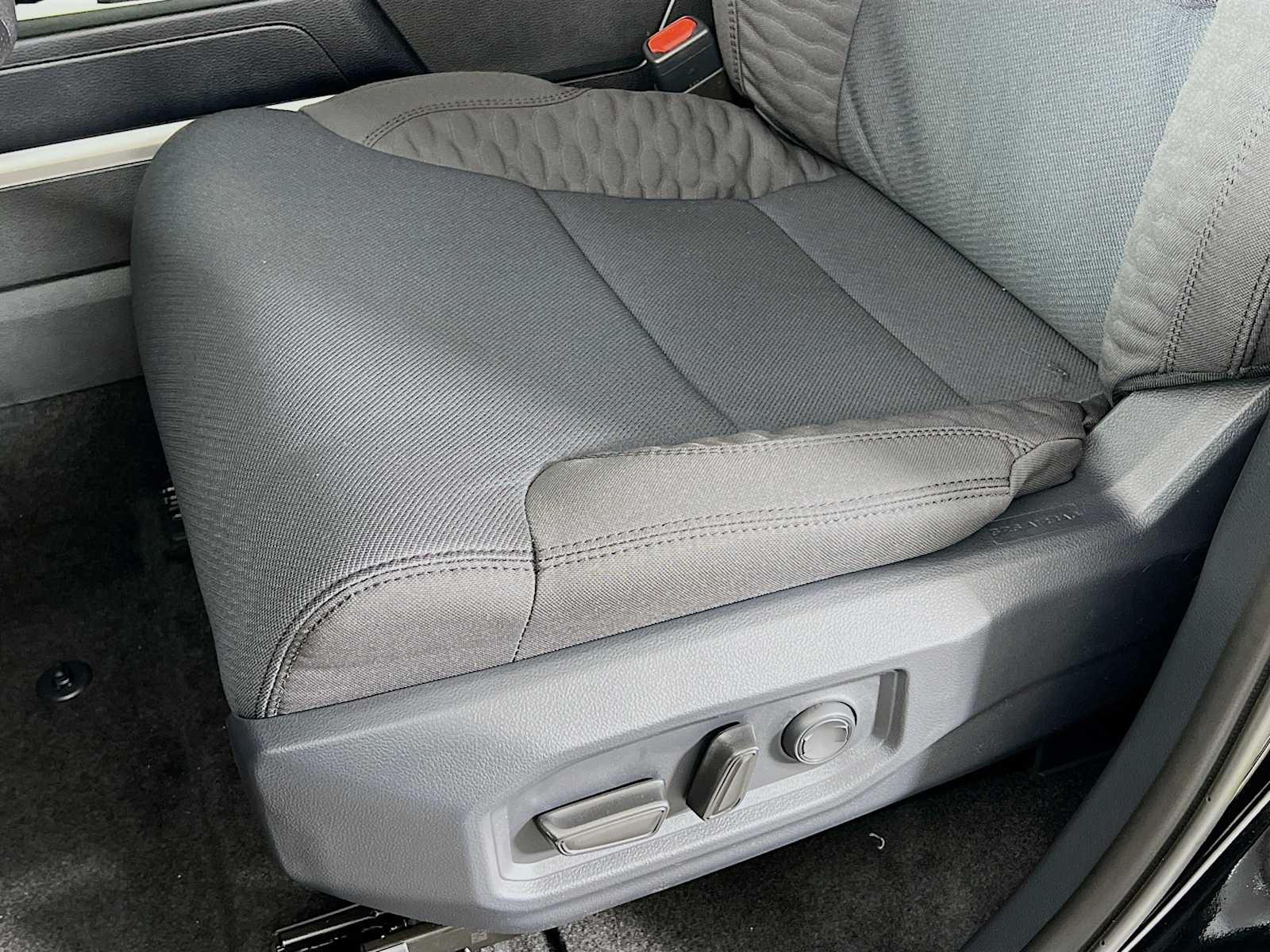 2026 Toyota Tundra SR5 - Photo 17