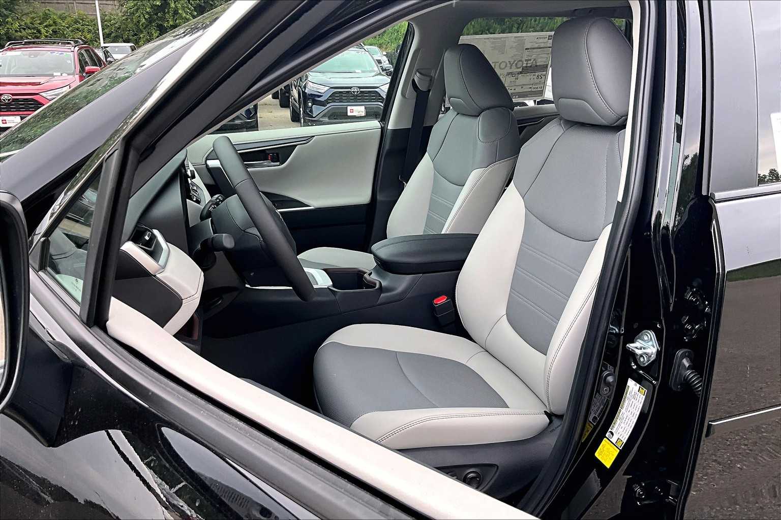 2025 Toyota RAV4 Limited - Photo 11