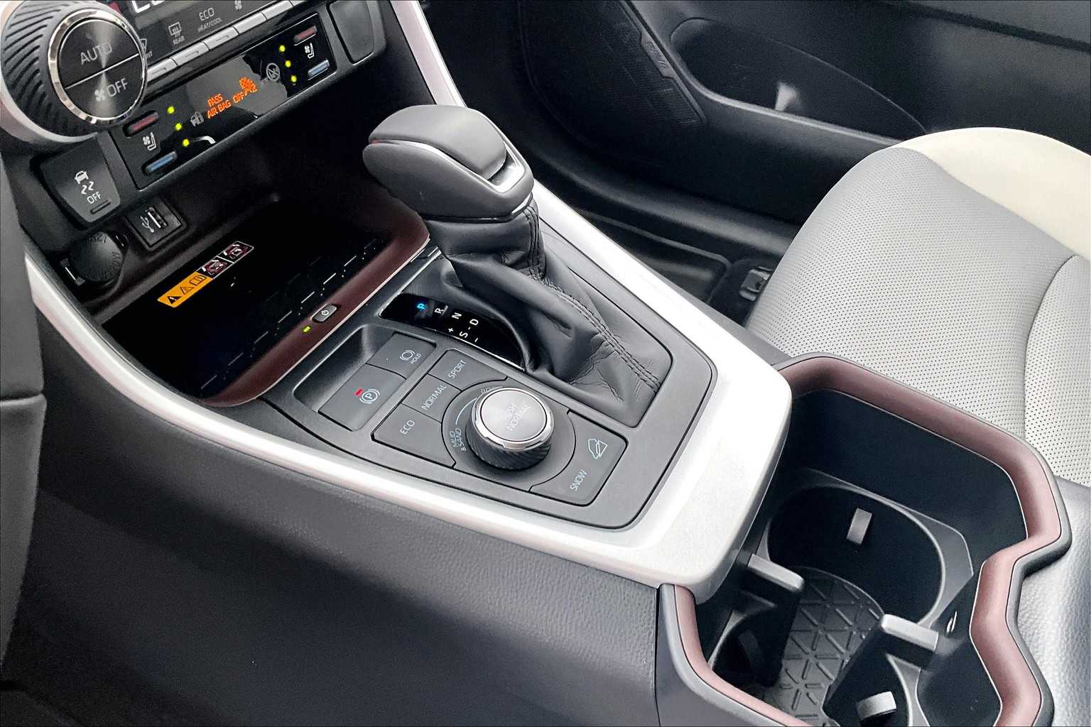 2025 Toyota RAV4 Limited - Photo 14
