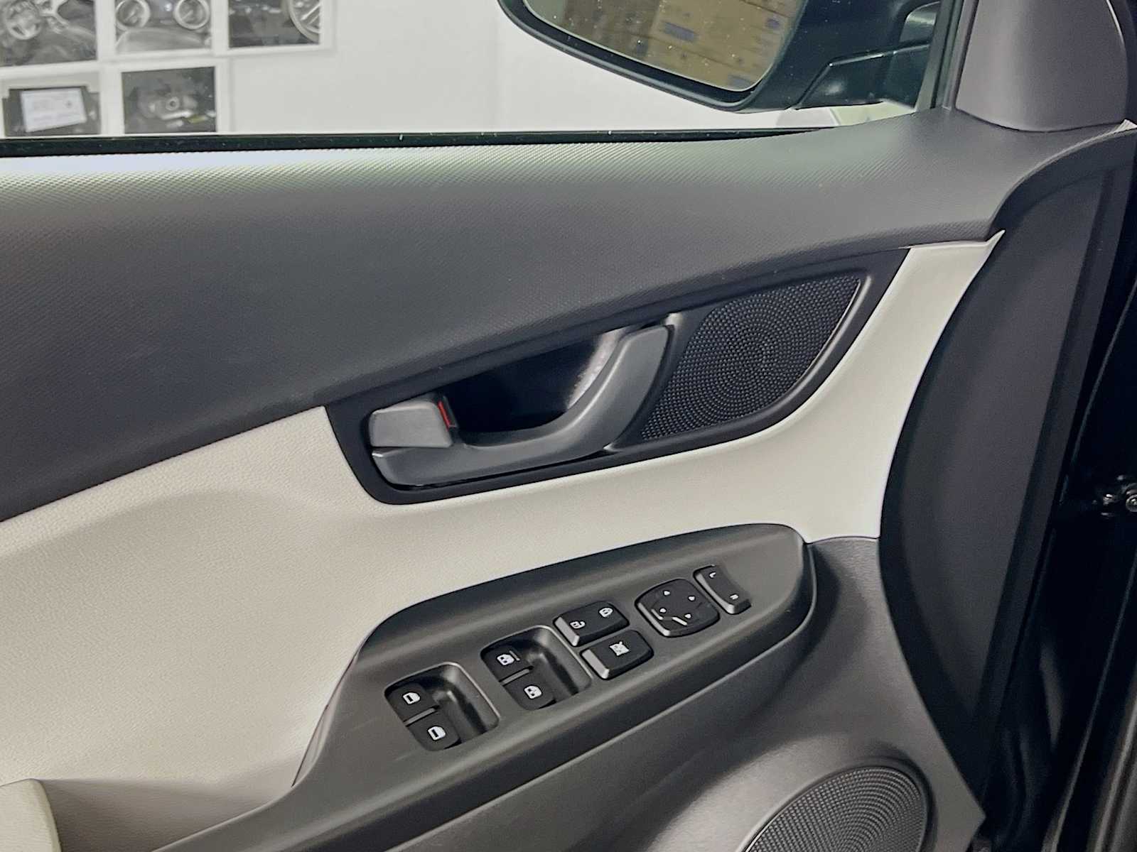 2023 Hyundai Kona SEL - Photo 17