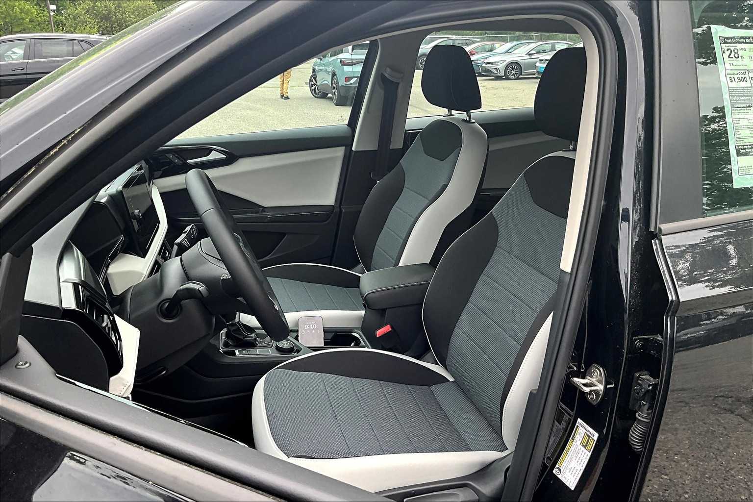 2025 Volkswagen Taos S - Photo 11
