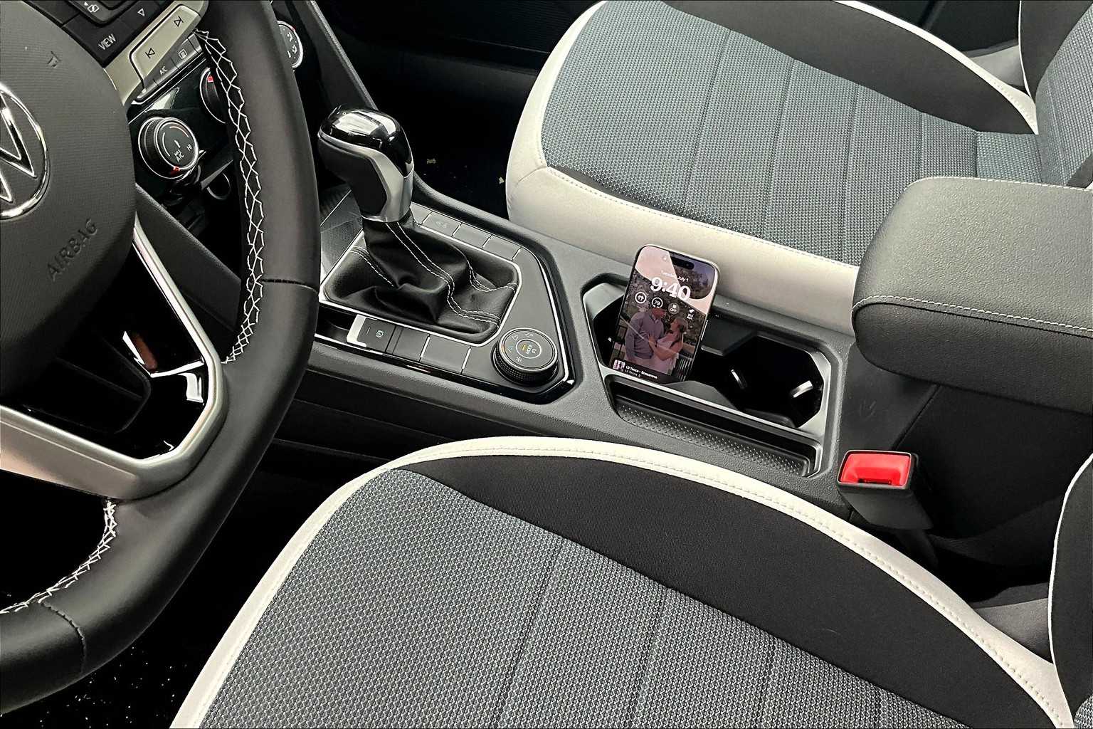 2025 Volkswagen Taos S - Photo 14