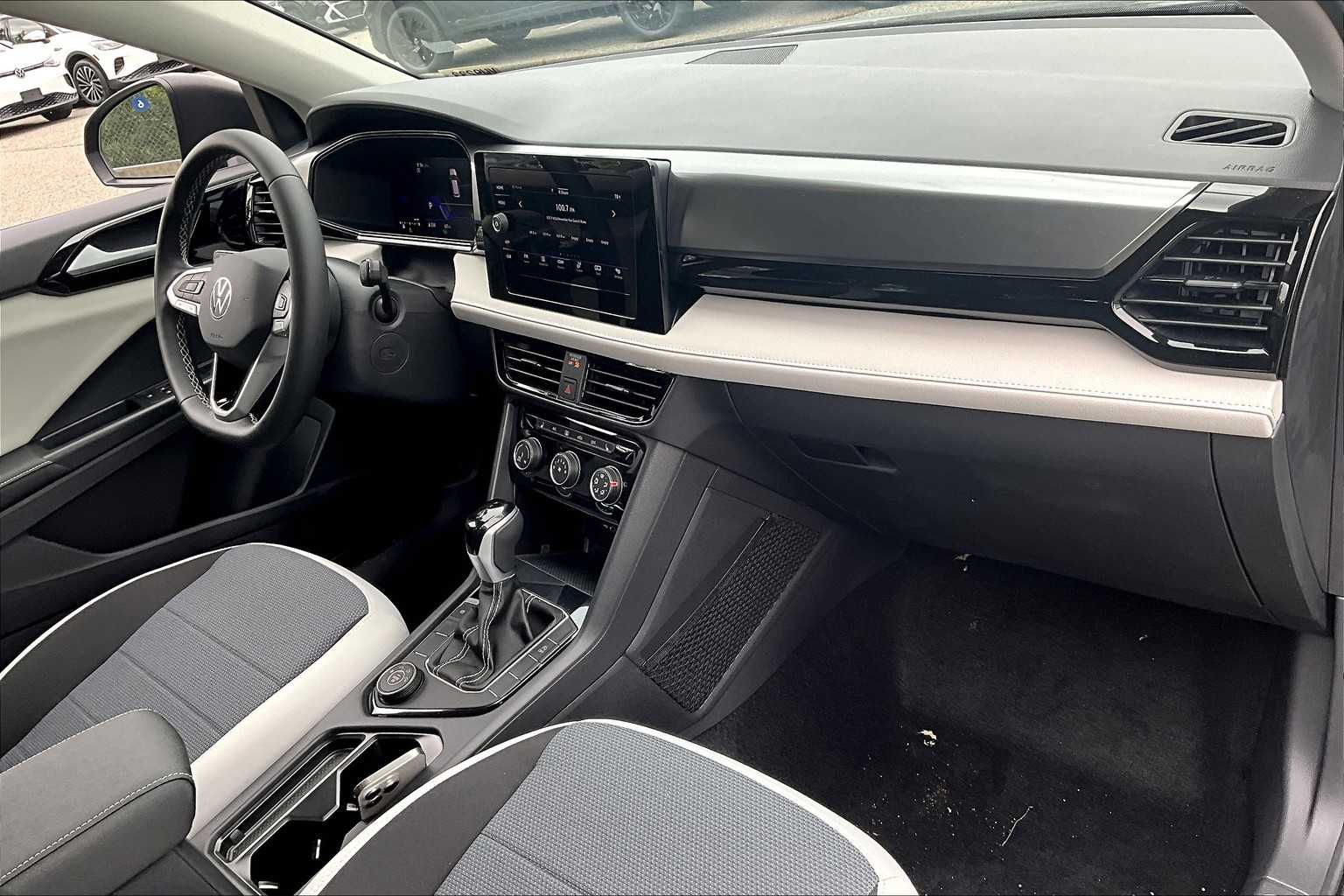 2025 Volkswagen Taos S - Photo 10