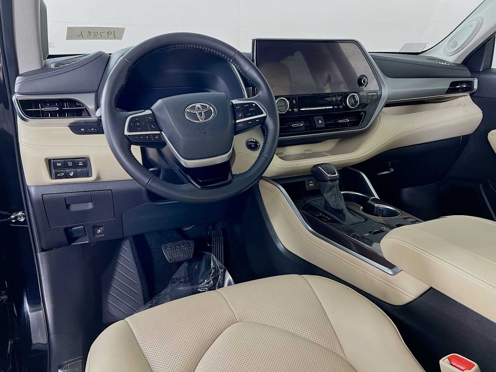 2023 Toyota Highlander Hybrid Platinum - Photo 9
