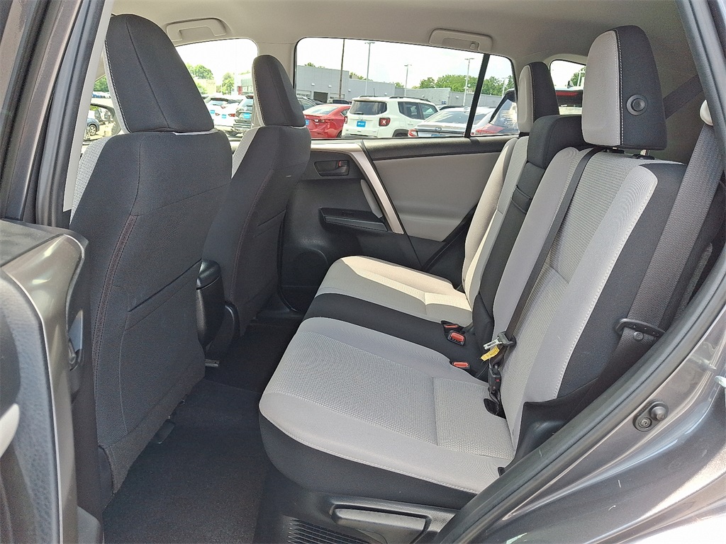 2018 Toyota RAV4 Hybrid LE - Photo 11
