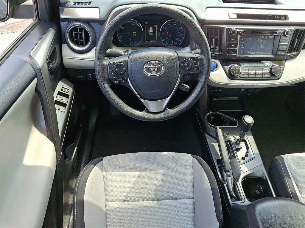 2018 Toyota RAV4 Hybrid LE - Photo 12