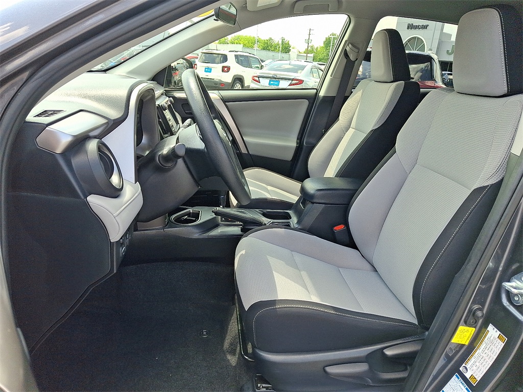 2018 Toyota RAV4 Hybrid LE - Photo 14
