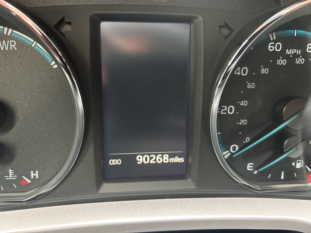 2018 Toyota RAV4 Hybrid LE - Photo 2
