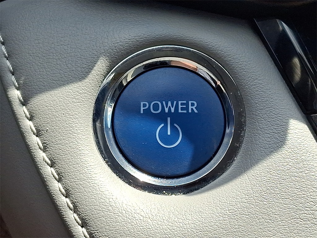 2018 Toyota RAV4 Hybrid LE - Photo 21