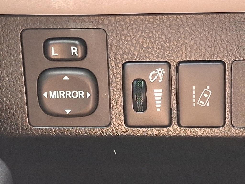 2018 Toyota RAV4 Hybrid LE - Photo 23
