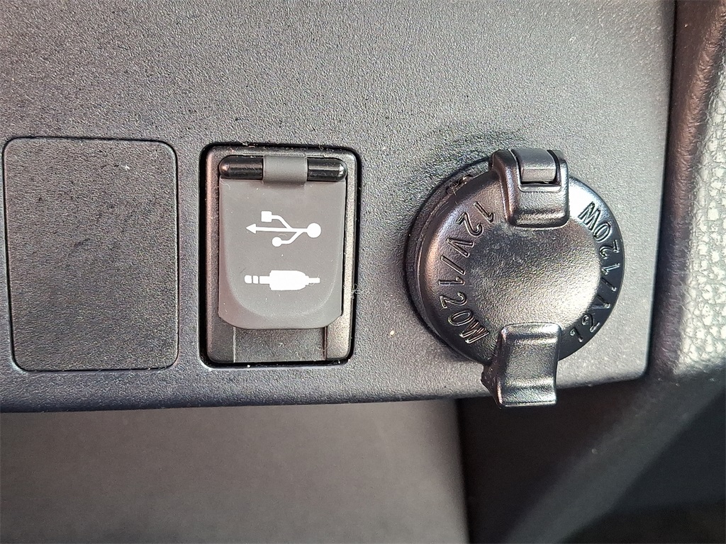 2018 Toyota RAV4 Hybrid LE - Photo 24