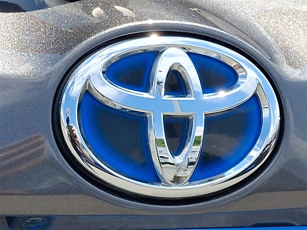 2018 Toyota RAV4 Hybrid LE - Photo 28