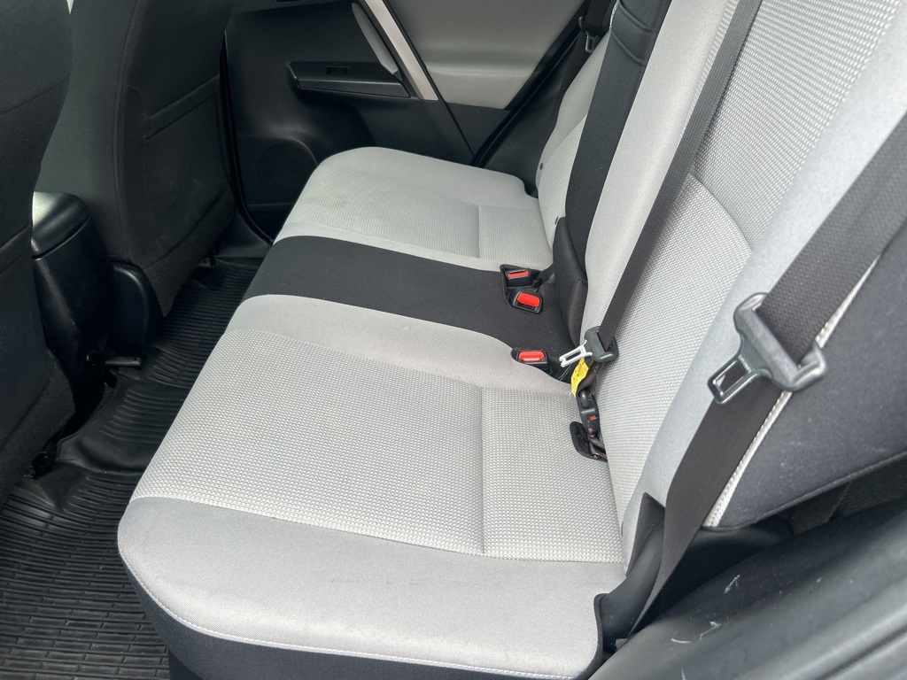2018 Toyota RAV4 Hybrid LE - Photo 10