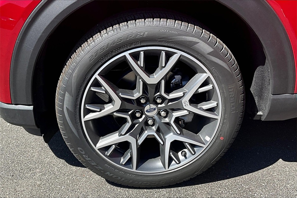 2025 Ford Explorer Platinum - Photo 12
