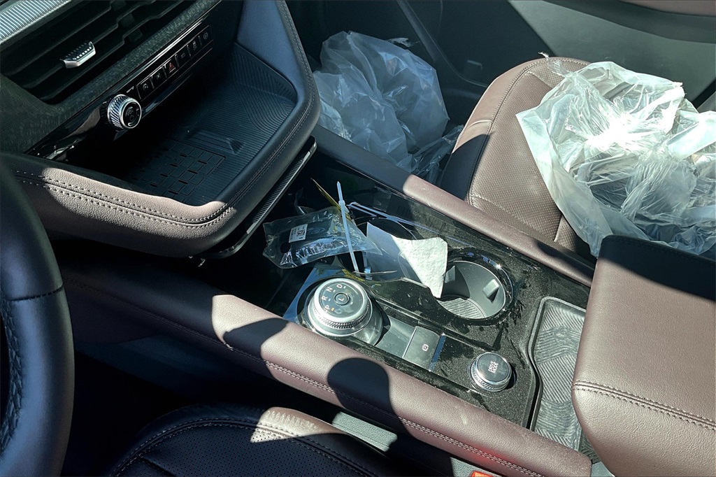 2025 Ford Explorer Platinum - Photo 9